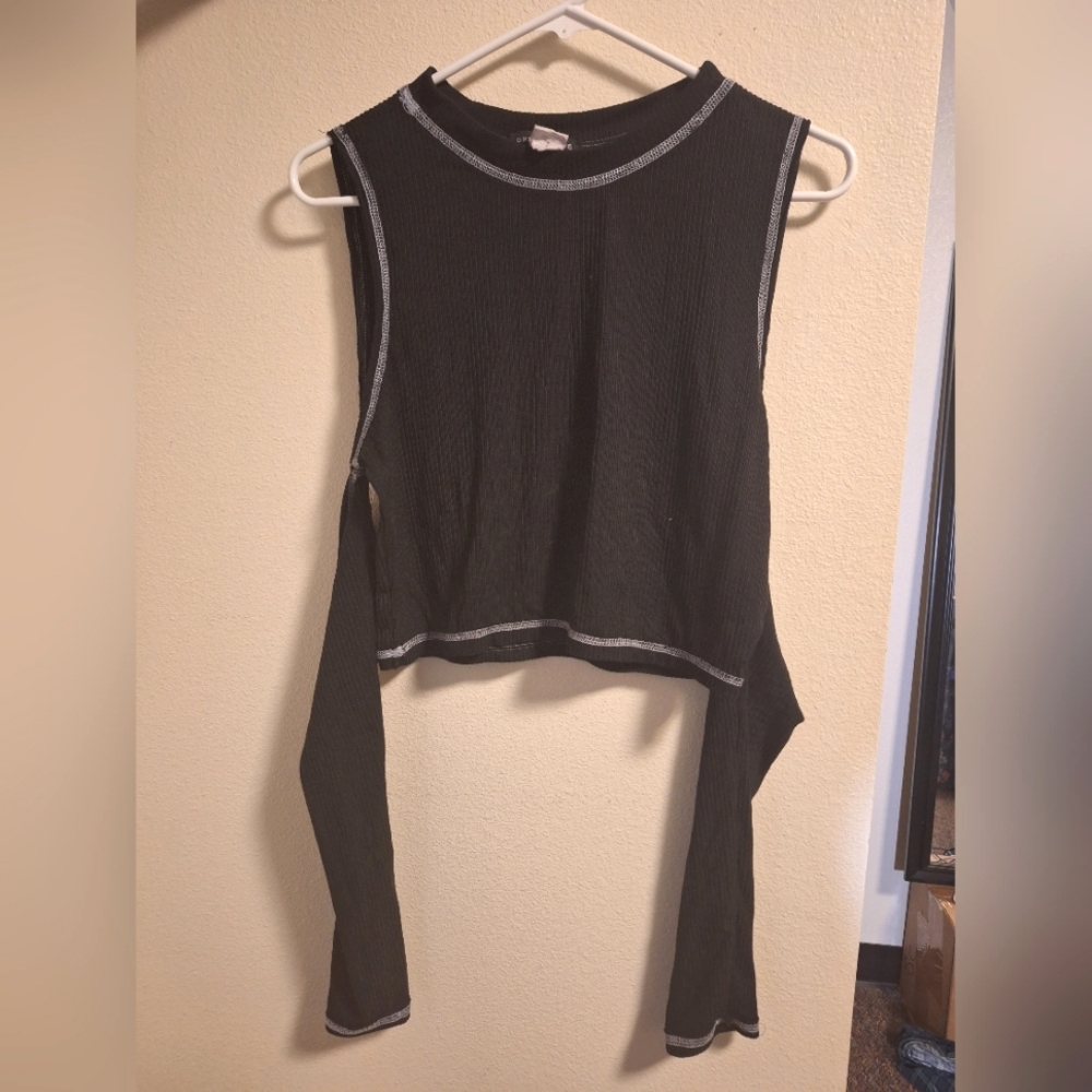 Y2K Shoulder Cut-out Crop Top